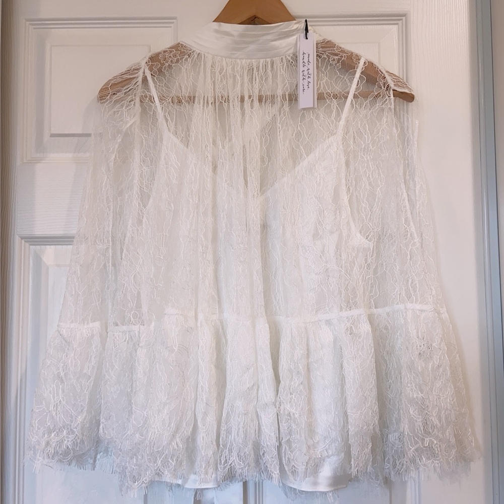 NWT Alice + Olivia Zenon Lace Cape Top with Cami Lining - Picture 7 of 11